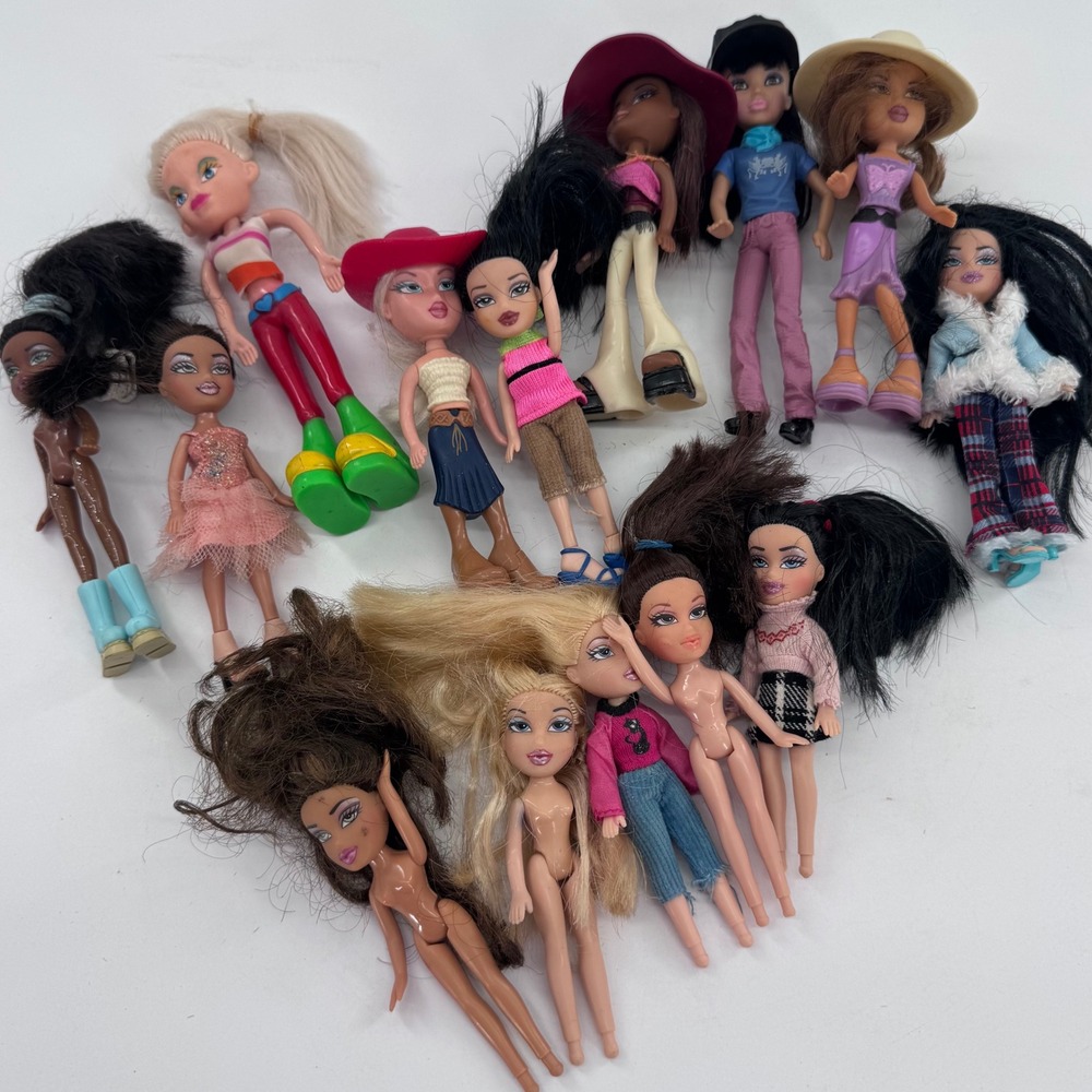 Bratz Doll Mini Lot of 14 Assorted Characters Y2K Fashion Dolls Clothes Shoes‎